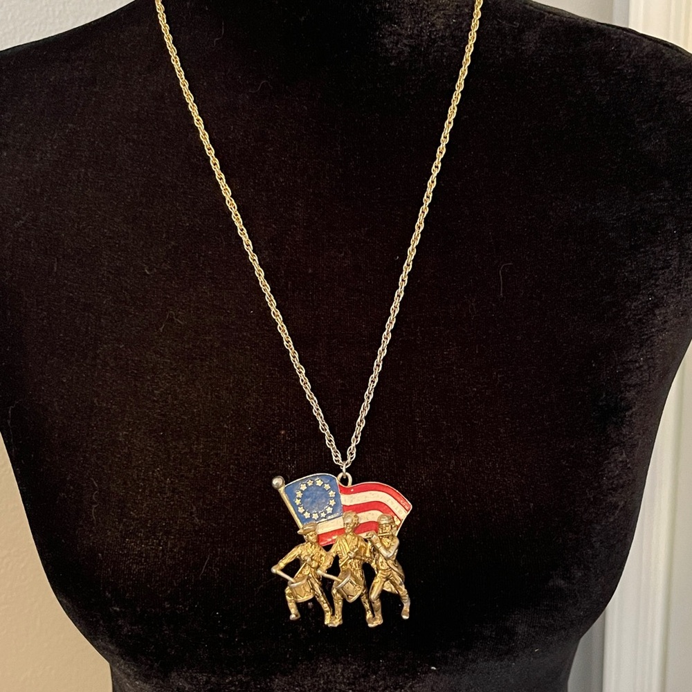 Vintage‎ Bicentennial Spirit of ‘76 Pendant Necklace Metal Patriotic Americana
